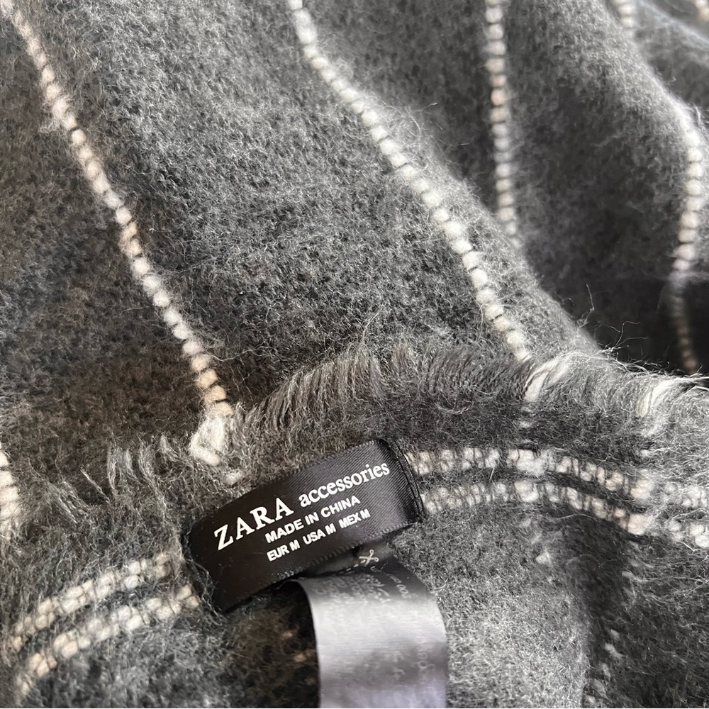 ZARA Cosy Scarf - Gray White 35”x80”.
